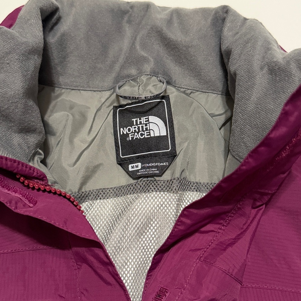 The North Face Women's Magenta Jacket with Packable Hoodie M - Picture 5 of 8